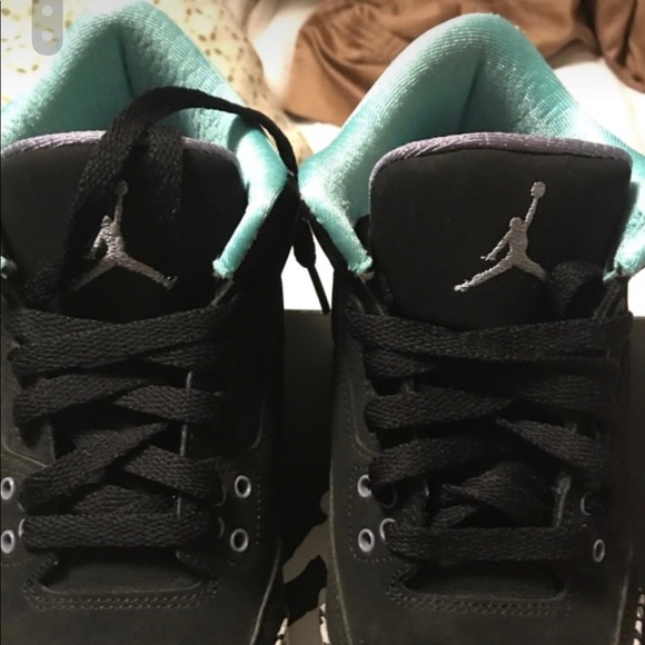 Retro 3s - Picture 2 of 5